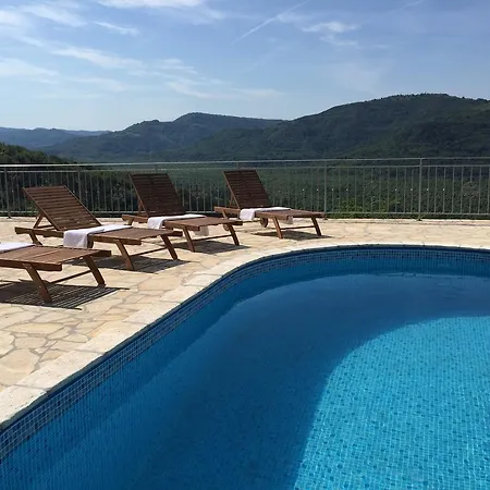 Stone House Ana Bartolici